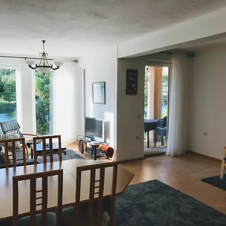 Una Villa *